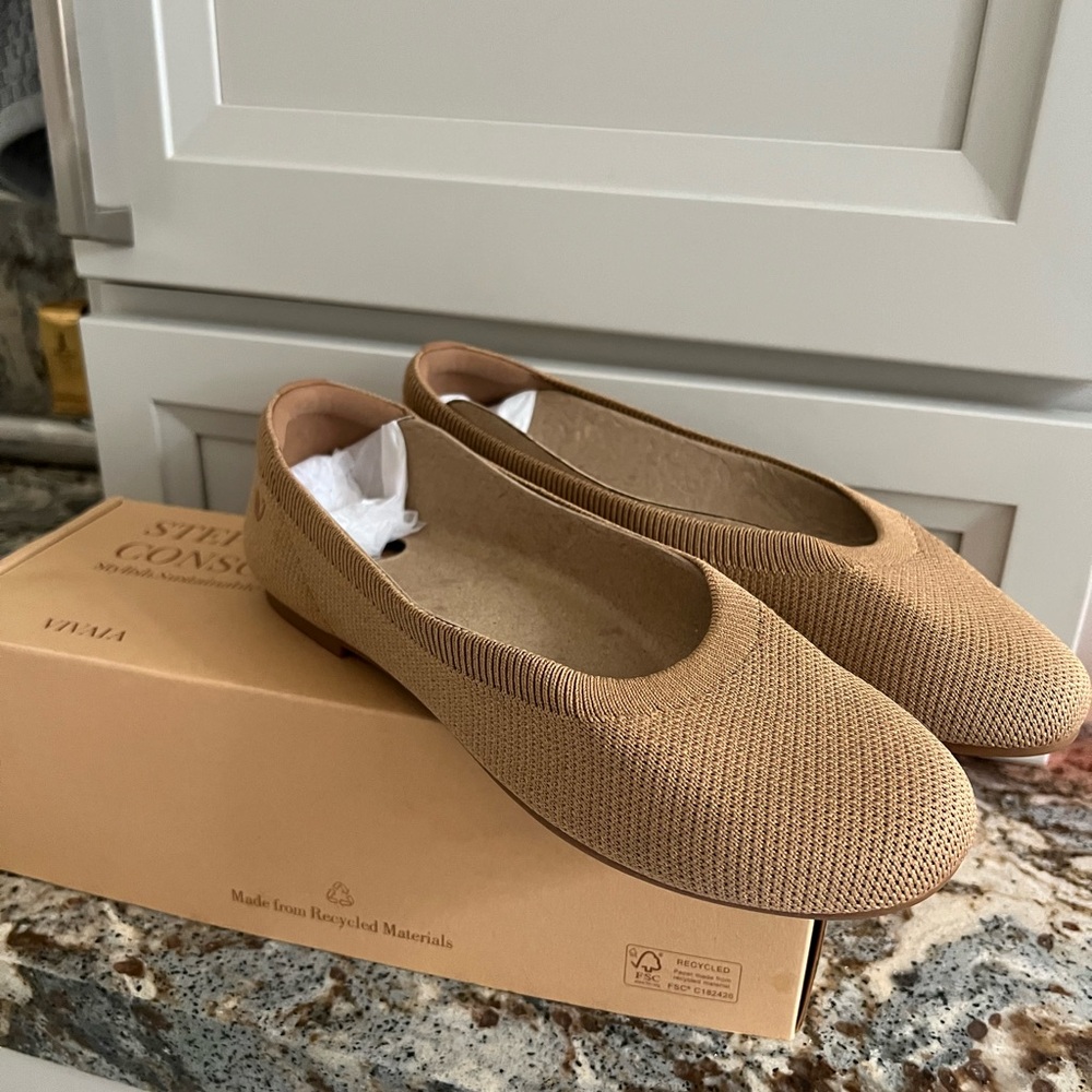 Brand newVIVAIA round-toed flats (Claire) size 9 in a lovely nutmeg/tan color